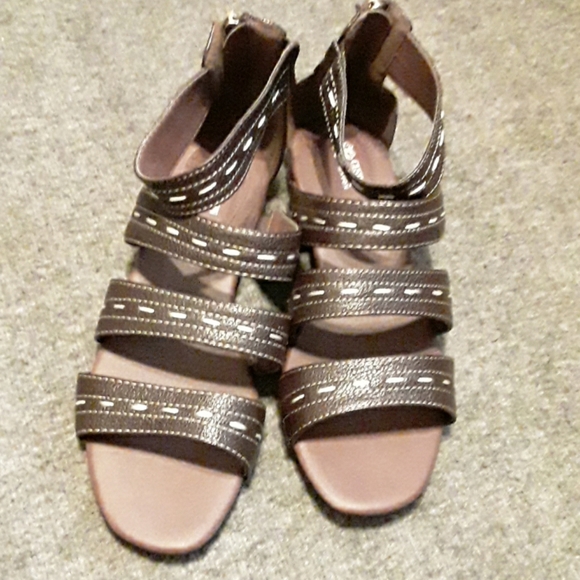 cushion walk silver sandals